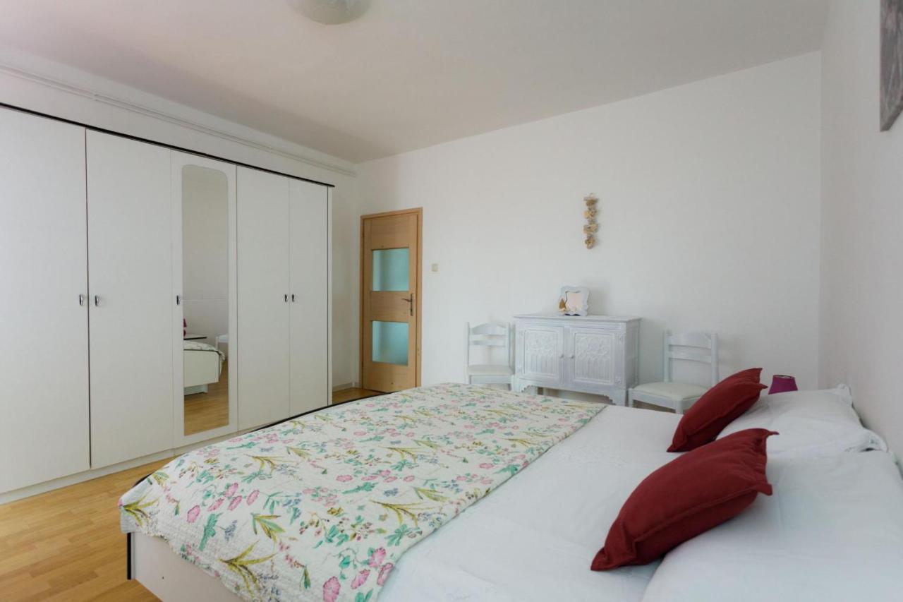 Adrijana 2 Apartment Кърк Екстериор снимка