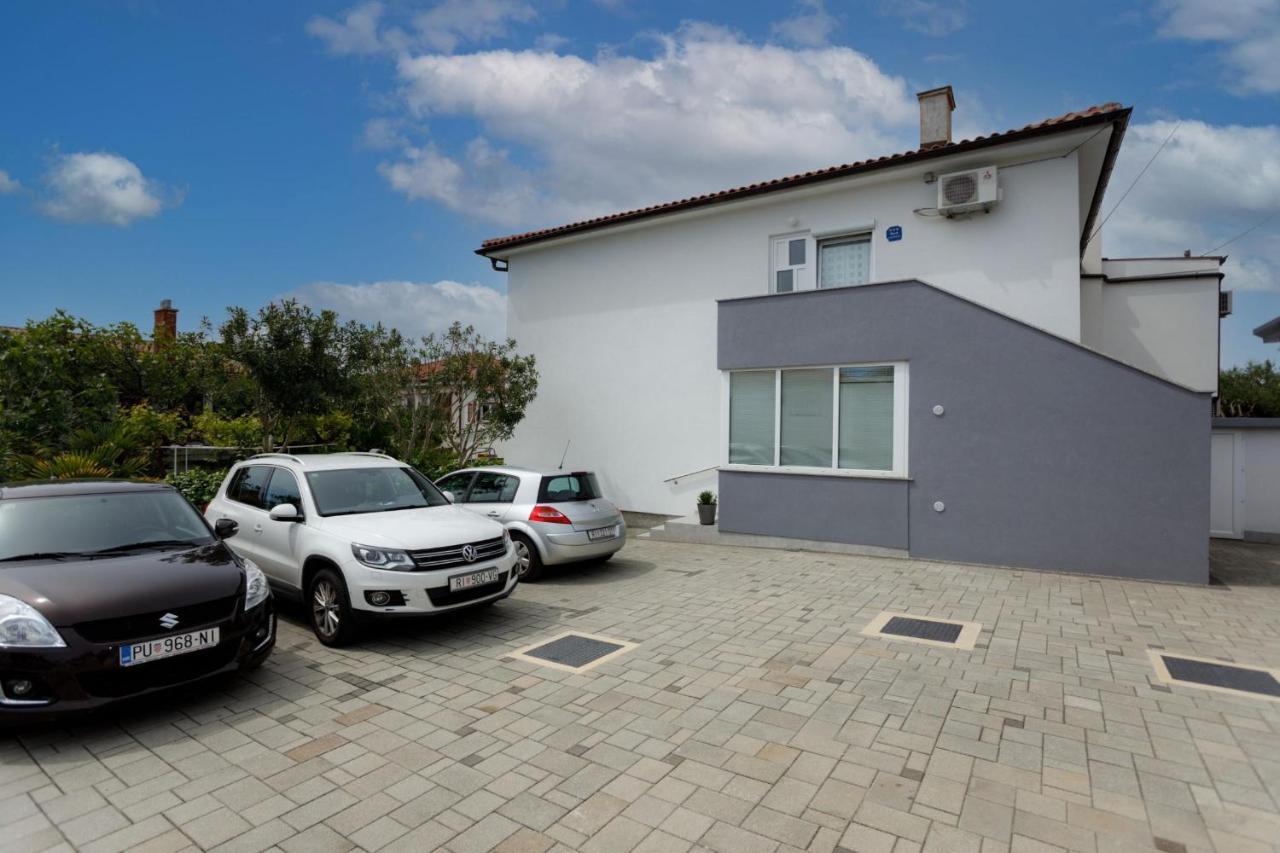 Adrijana 2 Apartment Кърк Екстериор снимка